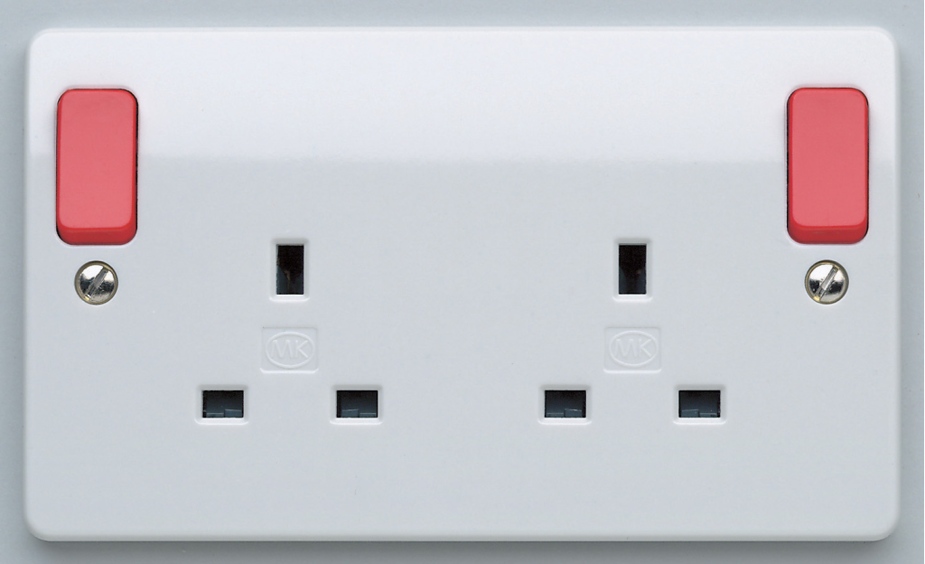 MK K2746D1WHI Socket 2G Dual EarthRR 13A